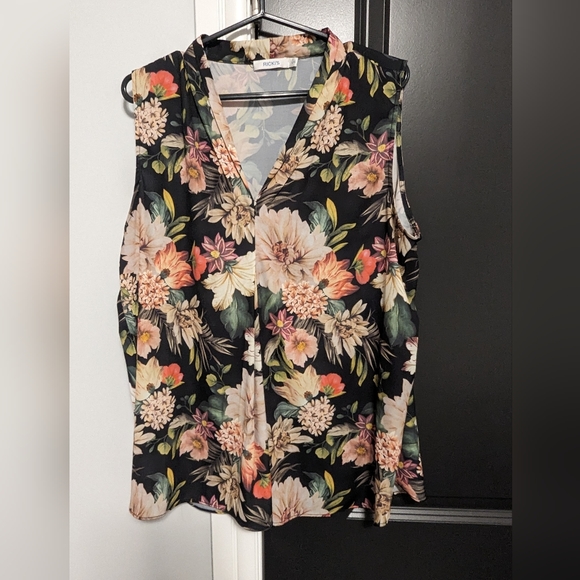 Sleeveless top - Picture 1 of 4